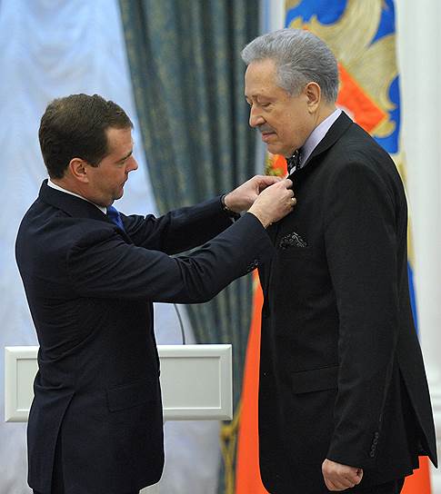 Премьер-министр России Дмитрий Медведев и народный артист России, академик Академии Российского телевидения Святослав Бэлза