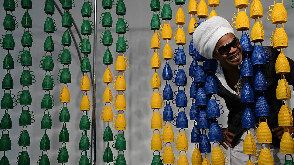 В июне 2013-го года бразильское правительство официально объявило о запрете использования местного музыкального аналога южноафриканской вувузелы - каширолы на матчах Кубка Конфедераций 2013 и Чемпионата мира-2014