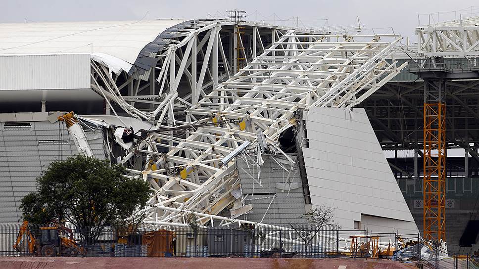 В декабре 2013-го года Бразилия официально признала, что не все стадионы будут готовы к установленному FIFA сроку - 31 декабря. Проблемы со строительством и протесты относительно высокой стоимости билетов замедлили подготовку к ЧМ-2014