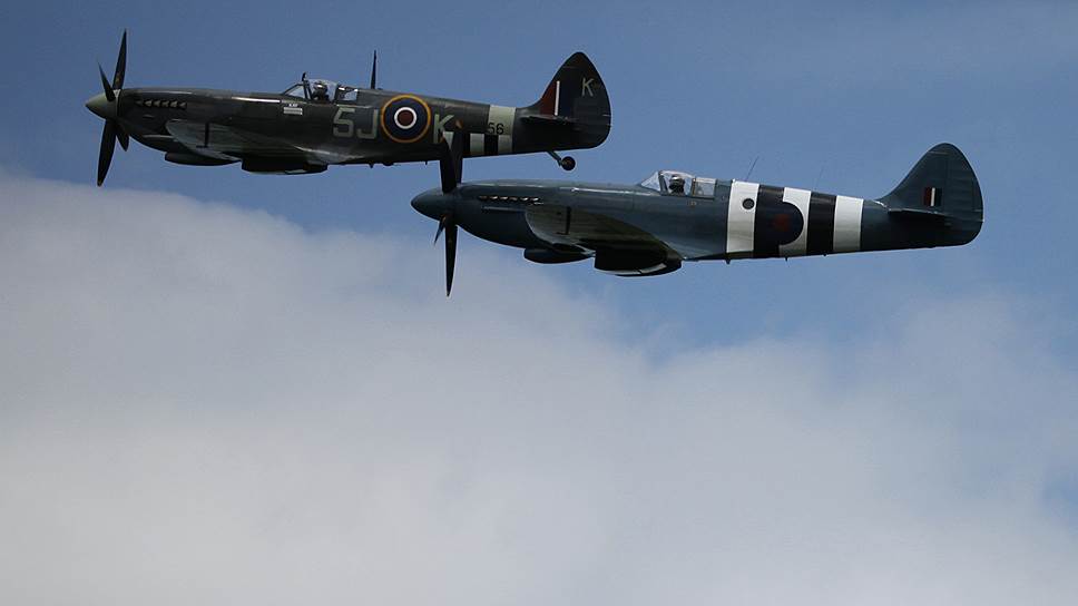 В рамках исторической реконструкции событий Нормандской операции в небо поднялись самолеты времен Второй мировой войны