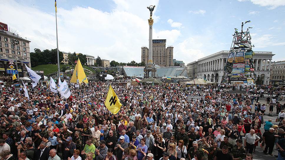 Как участники Майдана потребовали распустить Раду