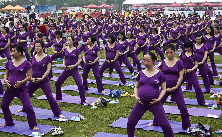 Рекорд книги Гиннеса по наибольшему числу беременных женщин, одновременно занимающихся йогой, был побит в Китае. На тренировку в Чанше, провинция Хунань, вышли 505 женщин