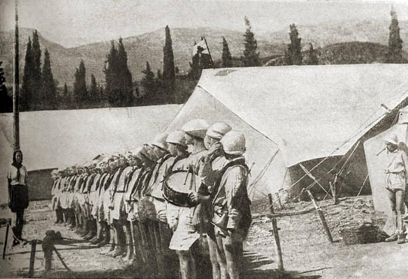 1925 год. В крымском Гурзуфе открылся всесоюзный пионерский лагерь «Артек»