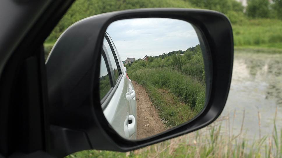 Благодаря огромным боковым зеркалам водителю видны все объекты вокруг автомобиля