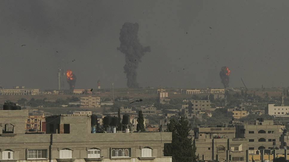 В ночь на 8 июля израильской армией было атаковано около 50 целей. Среди них, например, установки для запуска ракет и дома нескольких высокопоставленных членов боевого крыла движения «Хамас» «Бригады Иззаддина аль-Кассама»