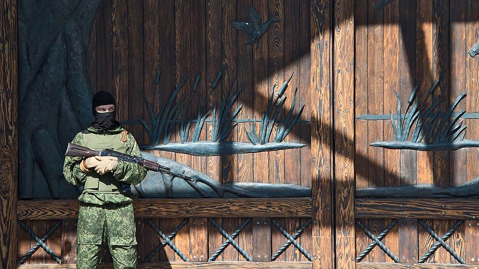 May, 25&lt;br>The Donetsk People&#39;s Republic supporter at the Rinat Akhmetov&#39;s residence on the outskirts of Donetsk