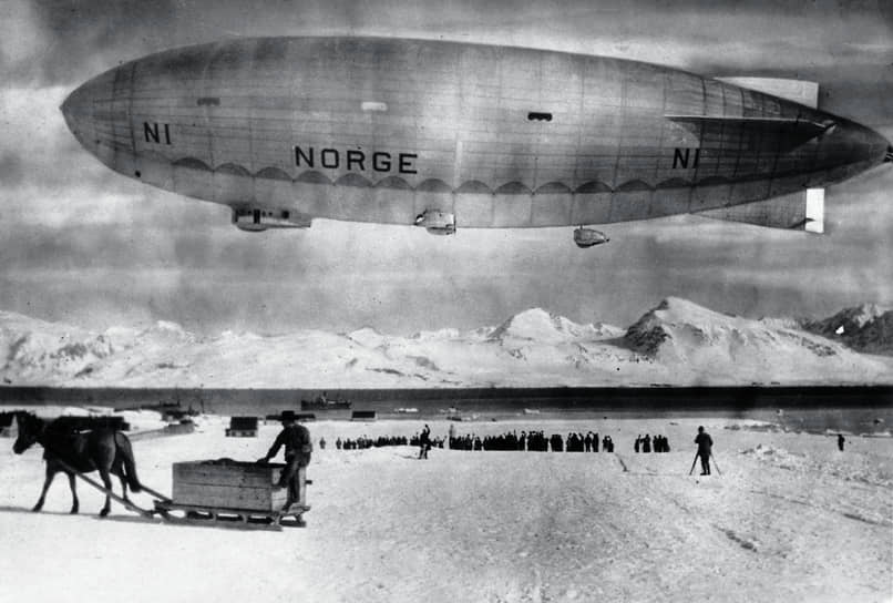 Вернувшись из экспедиции, Амундсен сразу запланировал следующую — на дирижаблях. Она была устроена благодаря покровительству Муссолини. Испытательные полеты проводились с 27 февраля по 3 апреля 1926 года, было совершено пять полетов суммарно на 27 часов. Дирижабль «Норвегия» отчалил от мачты в Ню-Олесунне 11 мая 1926 года. 12 мая Северный полюс был достигнут. Руаль Амундсен вернулся домой триумфатором 