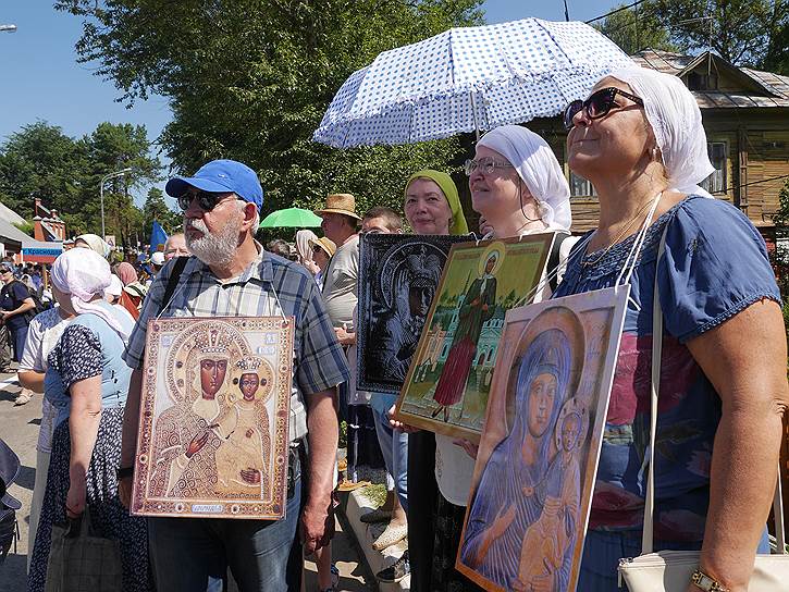 Крестный ход начинался от Покровского монастыря в Хотьково – именно здесь покоятся мощи родителей Преподобного Сергия Радонежского, Кирилла и Марии