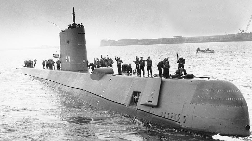 1958 год. Американская АПЛ Nautilus в ходе секретного задания «Солнечный свет» впервые в истории достигла Северного полюса под водой