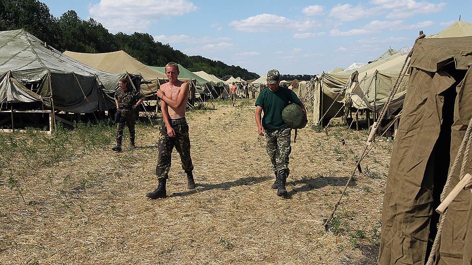 По мнению экспертов, украинские солдаты, зажатые в «южном котле», чувствуют себя преданными командованием, которое обещало их вызволить, но так и не сделало этого. Если «южный котел» будет ликвидирован, сепаратисты смогут перебросить высвободившиеся силы на подавление других окруженных группировок украинских силовиков