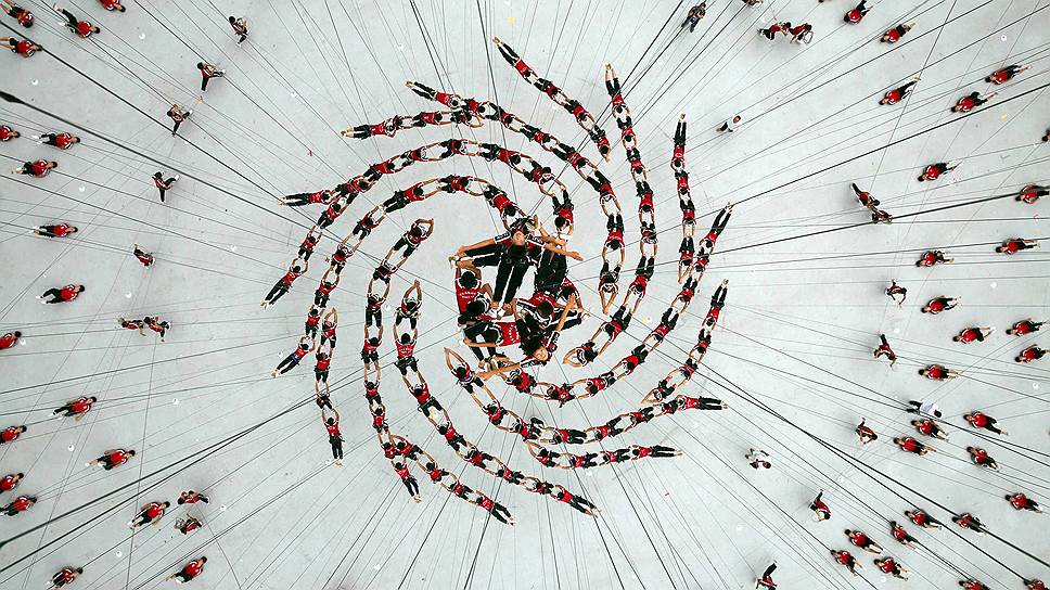 Представление студентов Шаолиня во время репетиции церемонии открытия молодежных Олимпийских игр в Нанкине