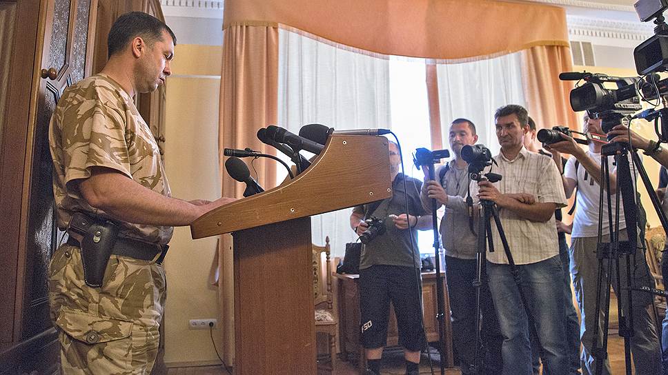 14 августа. Глава «Луганской народной республики» Валерий Болотов (слева) подал в отставку 