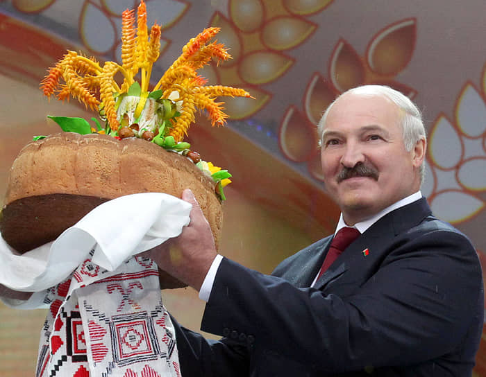 «Я обещаю, что к Новому году у каждого белоруса на столе будут нормальные человеческие яйца»&lt;br>
За время нахождения Александра Лукашенко на посту президента ВВП в сопоставимых ценах показывал рост по итогам всех 28 лет, кроме 1995, 2015, 2016 и 2020 годов. Противники Лукашенко списывали экономические успехи на то, что часть роста была обеспечена реэкспортом российской нефти