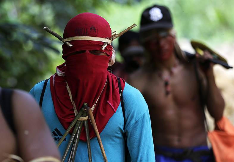 Вся жизнь индейцев племени каапор зависит от леса. Поэтому они готовы на ожесточенную борьбу за него 