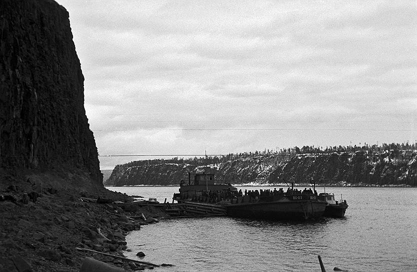 В 1954 году на Ангаре в городе Братске Иркутской области началось строительство Братской гидроэлектростанции (имени 50-летия Великого Октября)