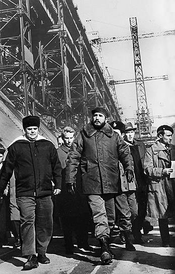 9 мая 1964 года вступил в строй центральный пульт управления станцией, руководить работой которой теперь могли лишь два человека. Через три года Братский гидроузел был принят в постоянную эксплуатацию