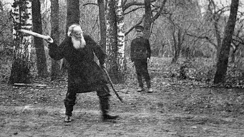 Лев Толстой был крайне азартен. Известен случай, когда он проиграл основное здание усадьбы Ясная Поляна, где писатель родился и провел детские годы,  в карты. Выигравший имение сосед Горохов разобрал дом и увез к себе. Толстой дом обратно так и не отыграл и не выкупил