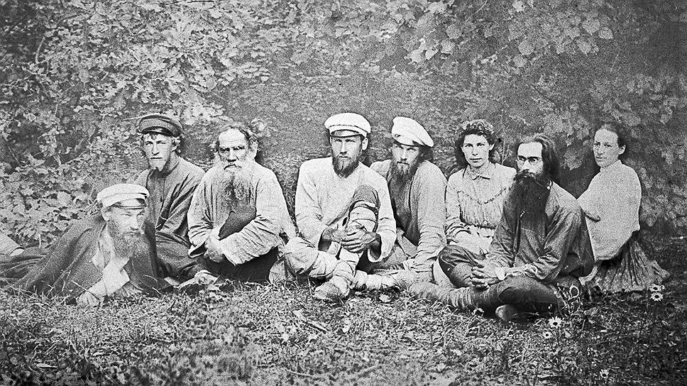 «Непротивление злу насилием», а также всепрощение, любовь, самосовершенствование стали основой толстовского учения. Писатель читал церковные тексты в оригинале, для чего изучил древнегреческий и древнееврейский языки. В России возникло множество коммун толстовцев. Влияние учения Толстого испытали на себе Иван Бунин, Николай Лесков, Махатма Ганди. В 1897 году толстовство в России было объявлено сектой, позже Синод объявил об отлучении Льва Толстого от церкви