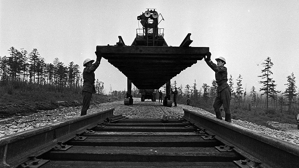 Идея создания Байкало-Амурской магистрали (БАМ), главной советской стройки 1970-х, появилась еще в XIX веке, первые работы начались до революции, а значительная часть построена в 1930-е годы, но разобрана
