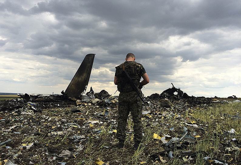 14 июня 2014 года. В районе луганского аэропорта был сбит Ил-76 ВВС Украины с украинскими военными на борту. Все они погибли. Силовики заявили, что, по предварительным данным, самолет при заходе на посадку  сбили ополченцы
