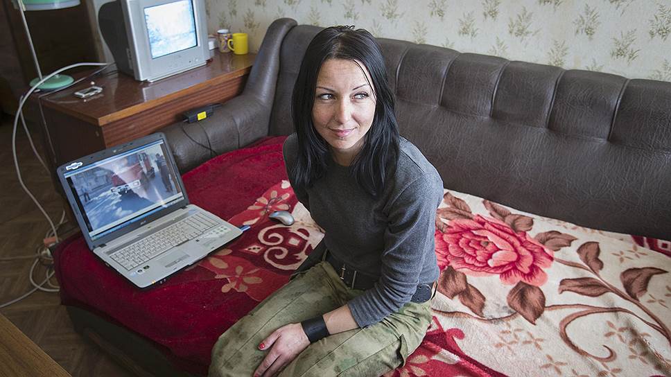Раньше Ирина работала на заправочной станции. Сейчас она член команды разведки в Макеевке