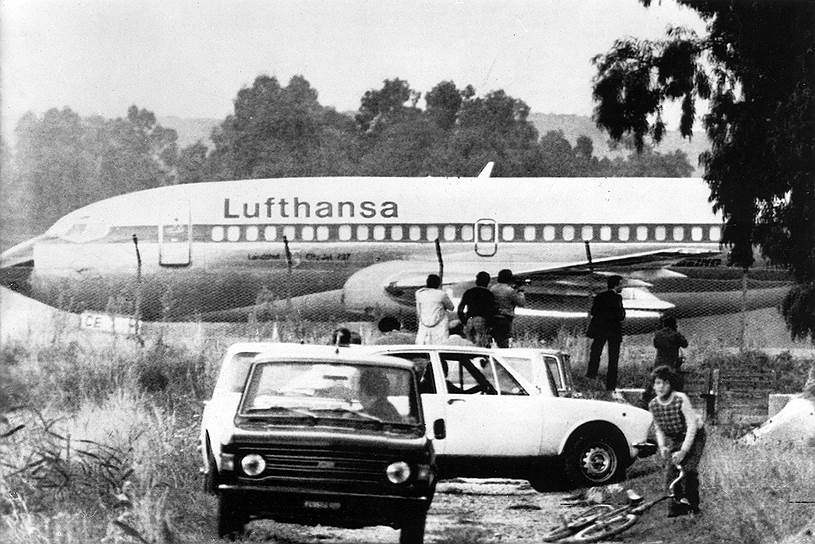 1977 год. Группа палестинцев угнали рейс 181 Lufthansa и потребовали освобождения 11 членов немецкой леворадикальной группировки Фракции Красной Армии. В Могадишо была проведена операция по освобождению 90 пассажиров, находившихся на борту