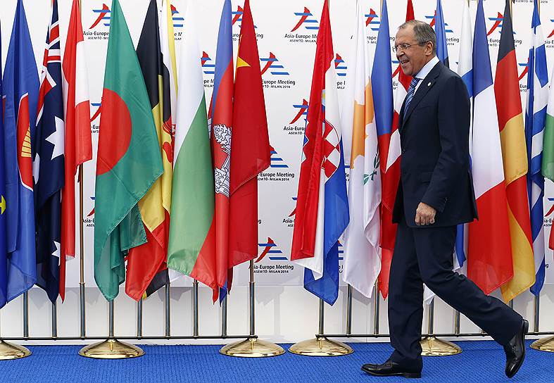 Министр иностранных дел России Сергей Лавров на саммите ACEM