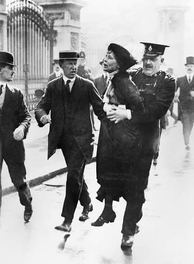 Борьба за женское избирательное право была массовой и велась как женщинами, так и мужчинами самых разных взглядов. Одним из основных различий участников движения, особенно в Британии, было деление на суфражистов, стремившихся к изменениям конституционным путем, и суфражисток, возглавляемых Эммелин Панкхерст (на фото) создавшей в 1903 году Общественно-политический союз женщин и практиковавших более радикальные методы