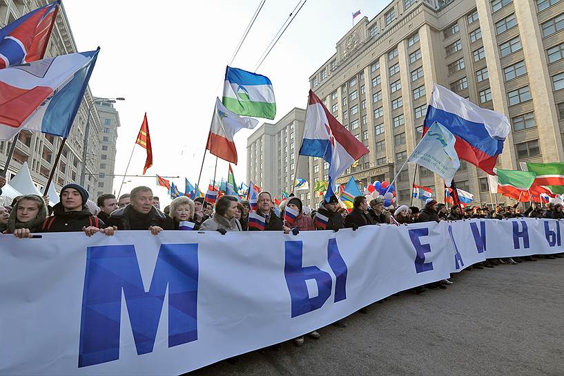 По словам очевидцев, среди участников шествия помимо членов парламентских партий и активистов молодежных движений было много студентов и сотрудников бюджетных учреждений. По данным полиции, акция собрала около 75 тыс. человек
