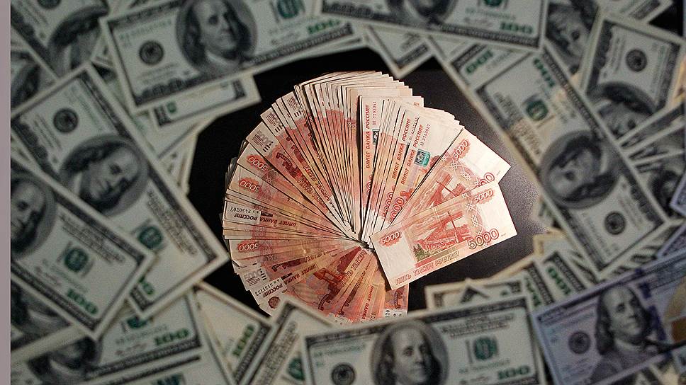 7 ноября. Курсы доллара и евро впервые в истории превысили уровни 48 руб./$ и 60 руб./€.  