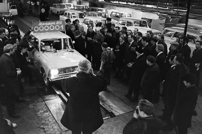 1969 год. С конвейера Московского завода малолитражных автомобилей (впоследствии Автозавод имени Ленинского комсомола — АЗЛК) сошел первый «Москвич-412»