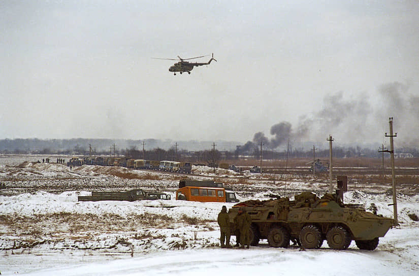 1996 год. Захват села Первомайское в Дагестане группой боевиков Салмана Радуева. Российские войска во время боевых действий в окрестностях села