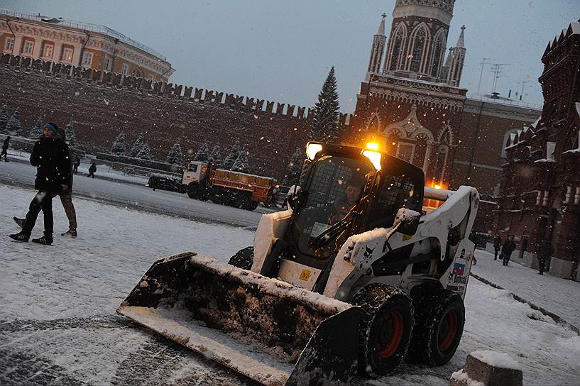 10 декабря. В Москве начался сильный снегопад. Он вызвал многочисленные ДТП и заторы на дорогах