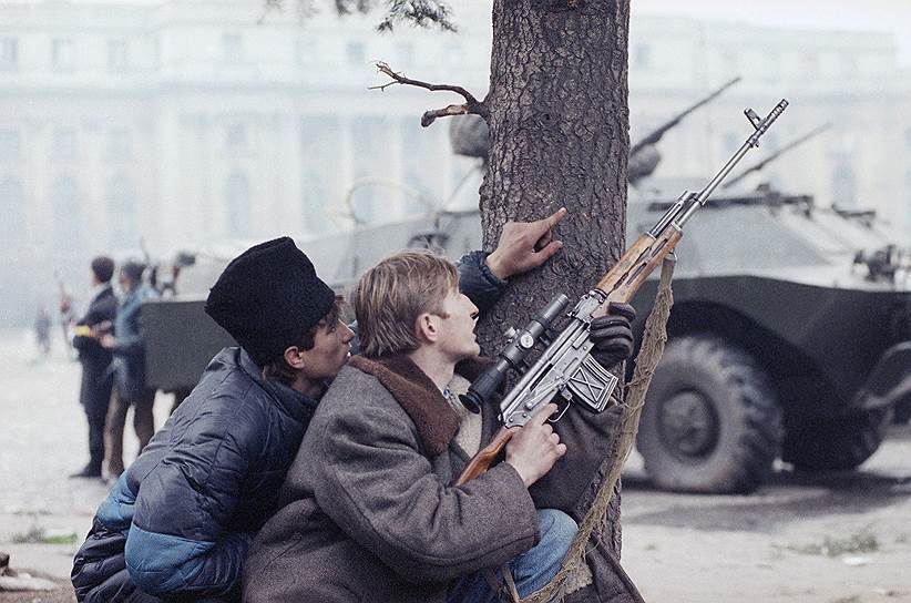 1989 год. Окончание революции в Румынии, но на улицах еще продолжаются беспорядки