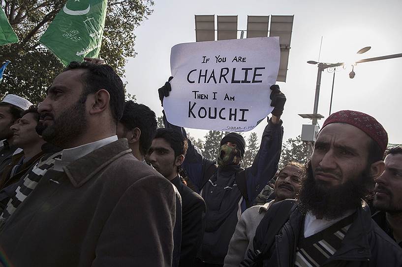 Исламабад, Пакистан. Акция протеста против французского сатирического журнала Charlie Hebdo, регулярно публикующего карикатуры на пророка Мухаммеда