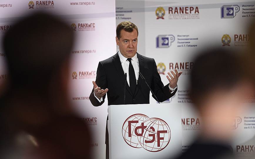 14 января. Премьер-министр Дмитрий Медведев пообещал справиться с кризисом за год. Правда, какие возможности для этого есть у России кроме накопленных валютных резервов и веры в свои силы, он не сказал