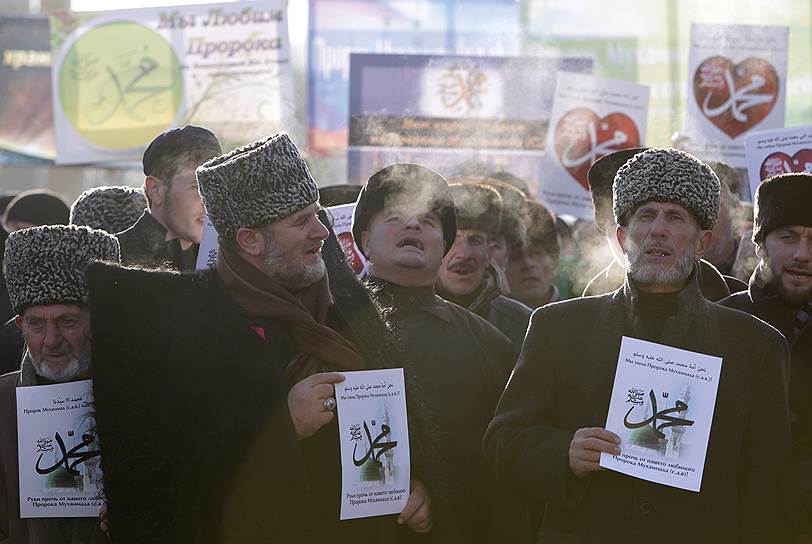 Рамзан Кадыров считает, что это (поведение властей Франции.— “Ъ”) «дает законное право говорить, что за инцидентом могут стоять власти и спецслужбы западных стран, заинтересованных вызвать новую волну пополнения ИГИЛ»