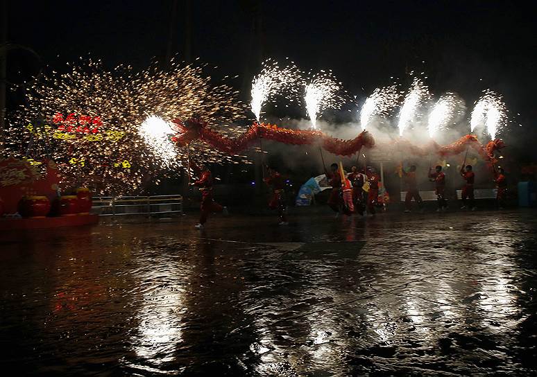 У китайского Нового года нет фиксированной даты празднования, поскольку он вычисляется по восточному лунно-солнечному календарю