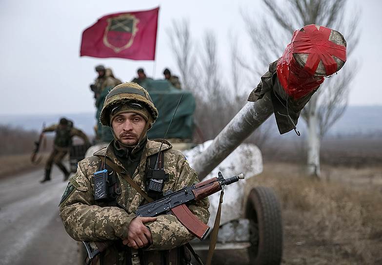 26 февраля. Вслед за ополченцами отвод артиллерии в Донбассе начала украинская армия.