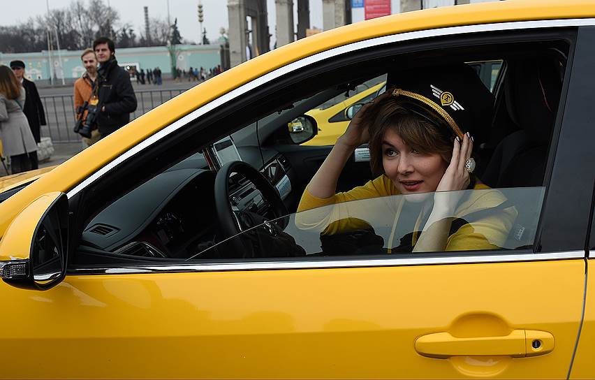 Актриса Мария Кожевникова на праздновании Международного дня такси и Дня московского такси