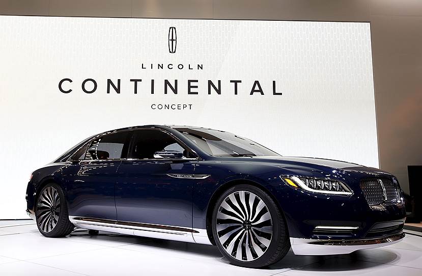 Продажи Lincoln Continental прекратились еще 13 лет назад, теперь компания хочет вернуть легендарную модель на рынок. В Нью-Йорке показали концепт Continental, который, с одной стороны, является предвестником нового седана, с другой — демонстрирует будущий стиль Lincoln. В отделке интерьера используются кожа, натуральное дерево и даже розовое золото