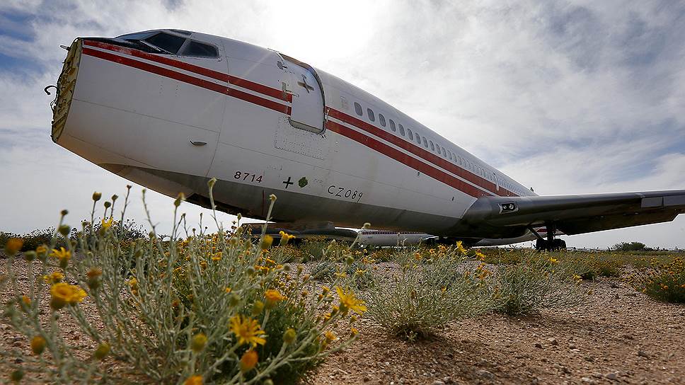 На фото пассажирский самолет Boeing 707 (серийный номер TWA N28714). Именно он 29 августа 1969 года был захвачен членами Народного фронта освобождения Палестины. По информации террористов, на борту самолета, следовавшего из  Рима в Афины, должен был находиться израильский посол в США Ицхак Рабин, но его на борту не оказалось. Когда самолет был захвачен, экипаж заставили взять курс на Дамаск. Приземлившись там, террористы отпустили заложников, за исключением двух израильтян, а самолет взорвали. Позже он был реконструирован и летал до 1980 года