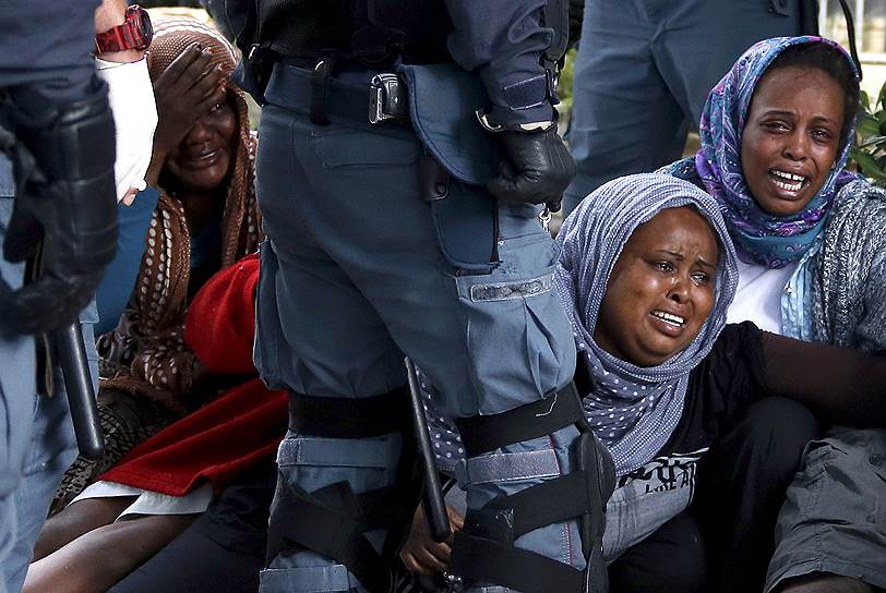 Сен-Людовик, Франция. Задержание группы нелегальных мигрантов, пытавшихся пересечь границу с Италией