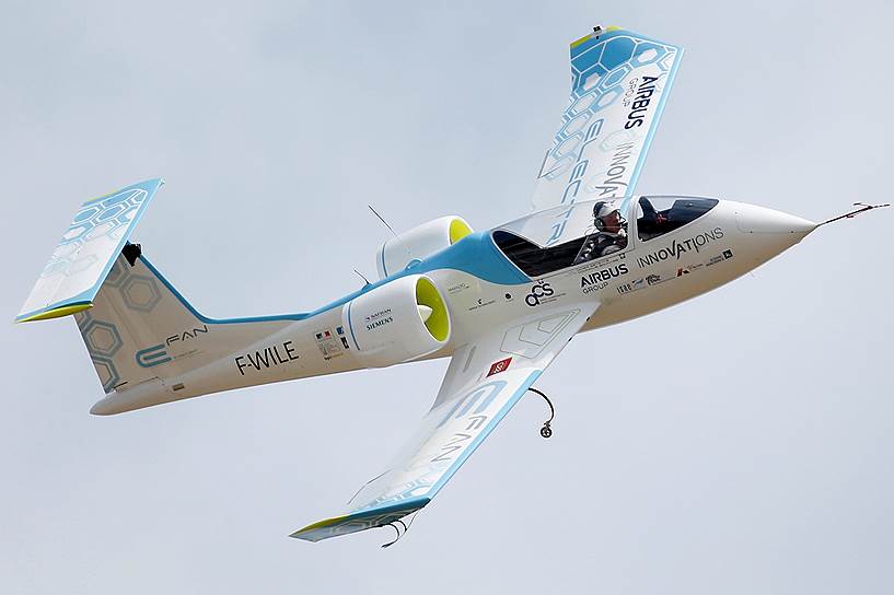 Самолет с электрическим двигателем Airbus E-Fan.1