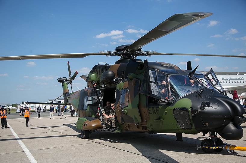 Военный транспортный вертолет NH90 CAIMAN 