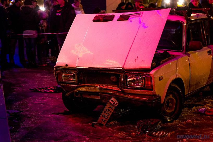 15 января 2015 года в Великом Новгороде водитель ВАЗ-2107 на полной скорости врезался в автобусную остановку. Два человека погибли, еще четыре получили ранения. Водитель скрылся, однако вскоре был обнаружен пьяным около своего дома. В настоящее время по факту ДТП возбуждено уголовное дело