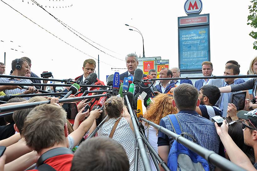 Мэр Москва Сергея Собянин заявил, что за каждого погибшего в трагедии родственникам будет выплачен 1 млн руб., а каждому пострадавшему 0,5 млн руб 