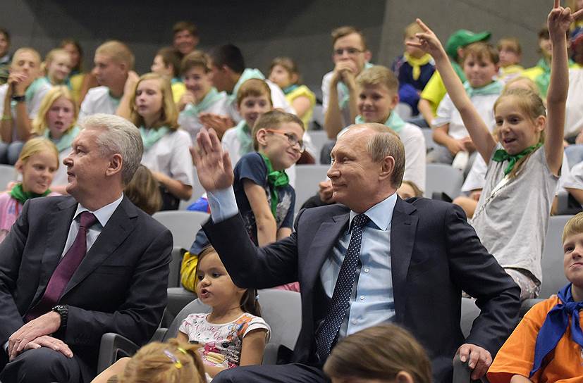 Мэр Москвы Сергей Собянин (слева) и президент России Владимир Путин 