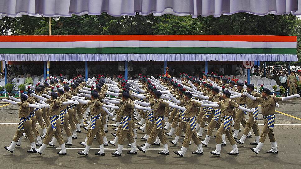 Индийские полицейские во время марша