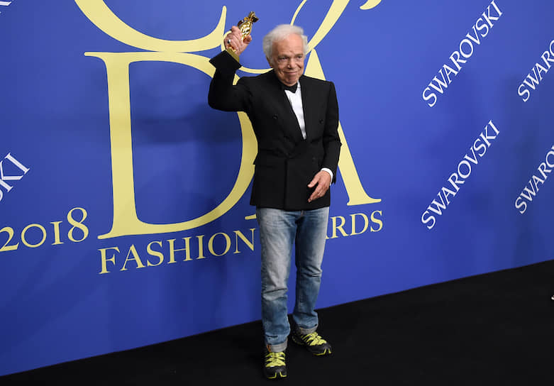 В 2015 году модельер покинул пост генерального директора компании Ralph Lauren. Его сменил экс-президент популярного ритейлера одежды Old Navy Стефан Ларссон. При этом сам господин Лорен сохранил за собой пост главного дизайнера и председателя совета директоров, он также отвечает за формирование стратегии развития компании